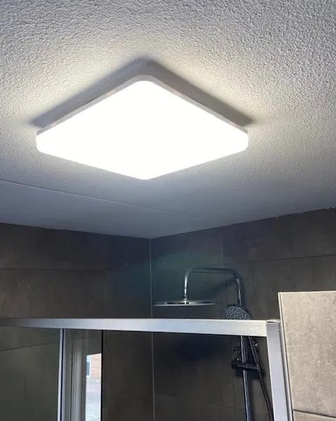 Lámparas de baño que resisten la humedad